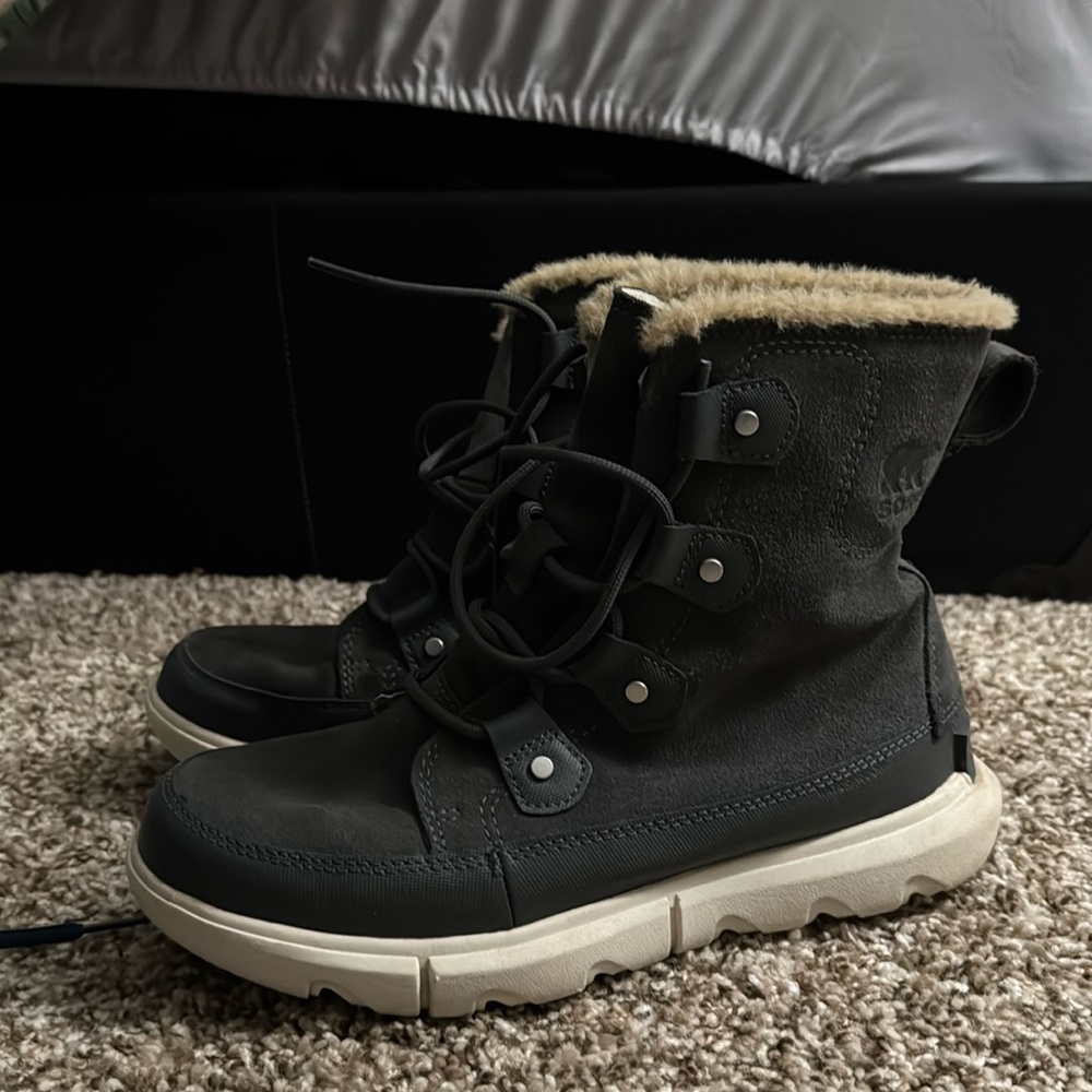 Snow boots